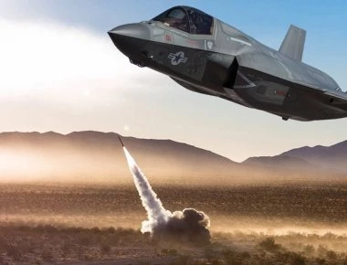 Πρώτη διασύνδεση F-35B με HIMARS σε επιχειρησιακές συνθήκες